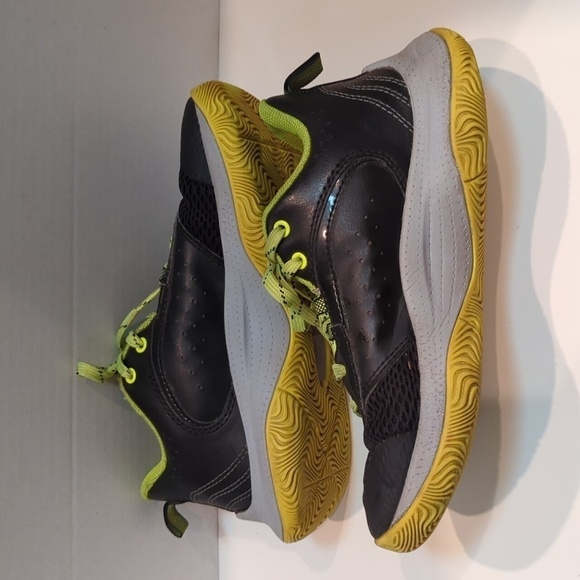 Under Armour Youth Curry Black/Green Boy's Sneakers Size 4Y - Picture 5 of 13
